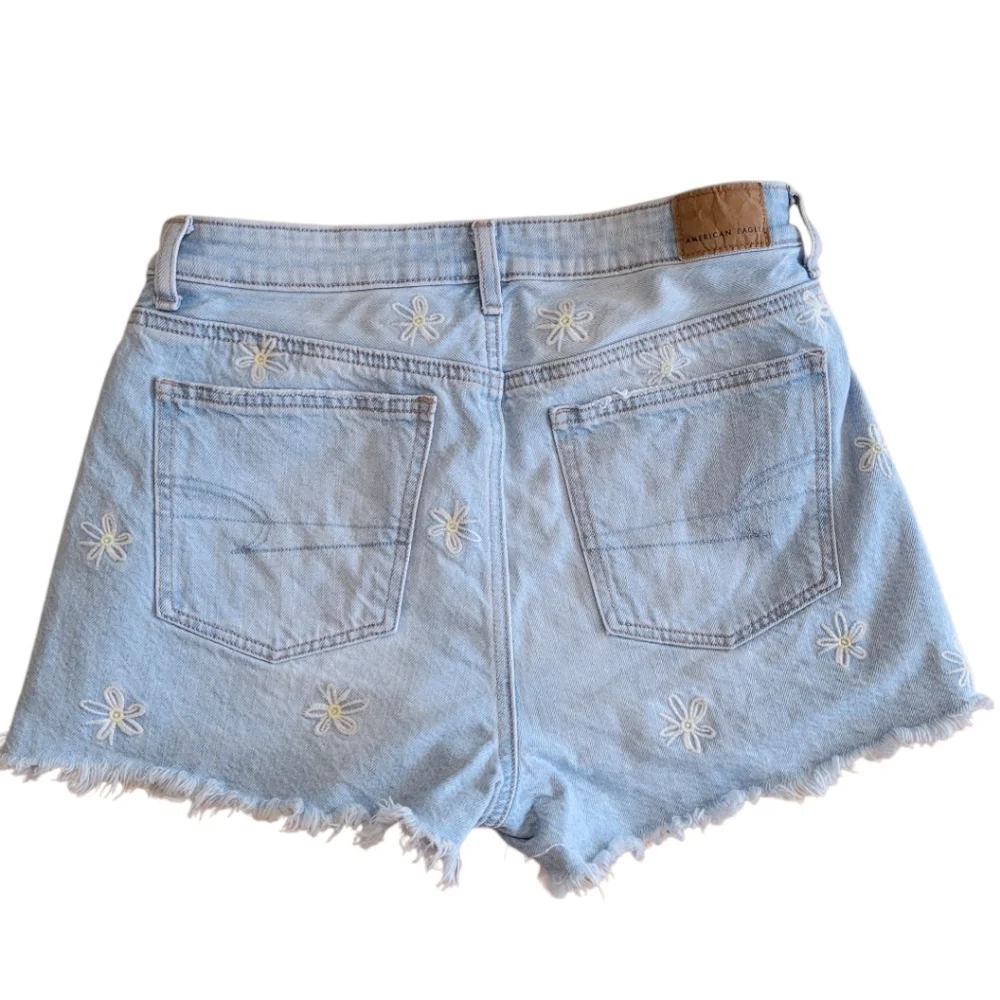 American Eagle Outfitters good pre